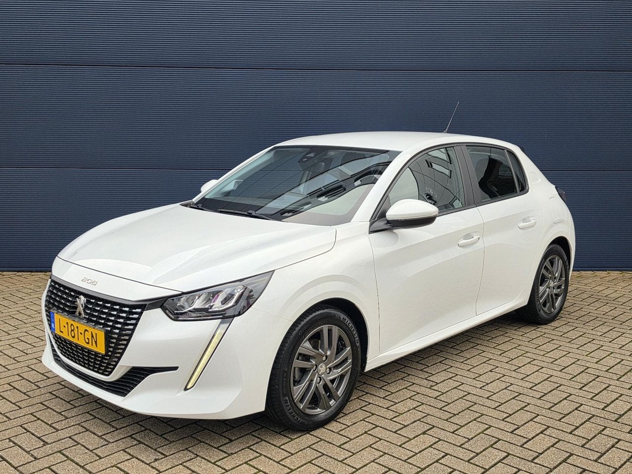 Peugeot 208 1.2 PureTech Active | Airco | Parkeersensoren |, Auto's, Voorwielaandrijving, Verwarmde buitenspiegels, 1199 cc, Wit