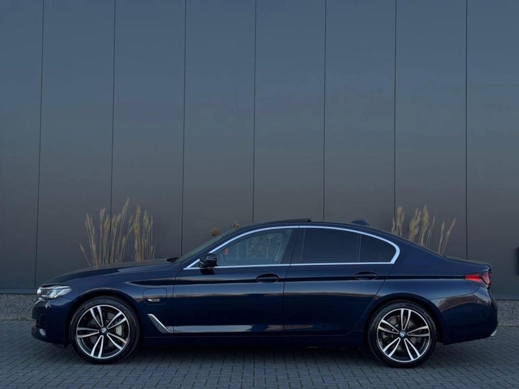 BMW 5-serie 520e High Exe 2022 NWE MODEL FULL PANO NAVI ACC, Auto's, Automaat, 1998 cc, Gebruikt, 4 cilinders