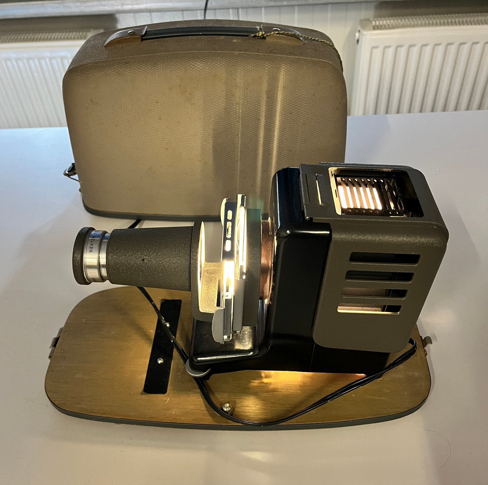 Leitz Prado 150 diaprojector met Hektor 1:2.5/85mm lens, Ophalen, 1960 tot 1980, Projector