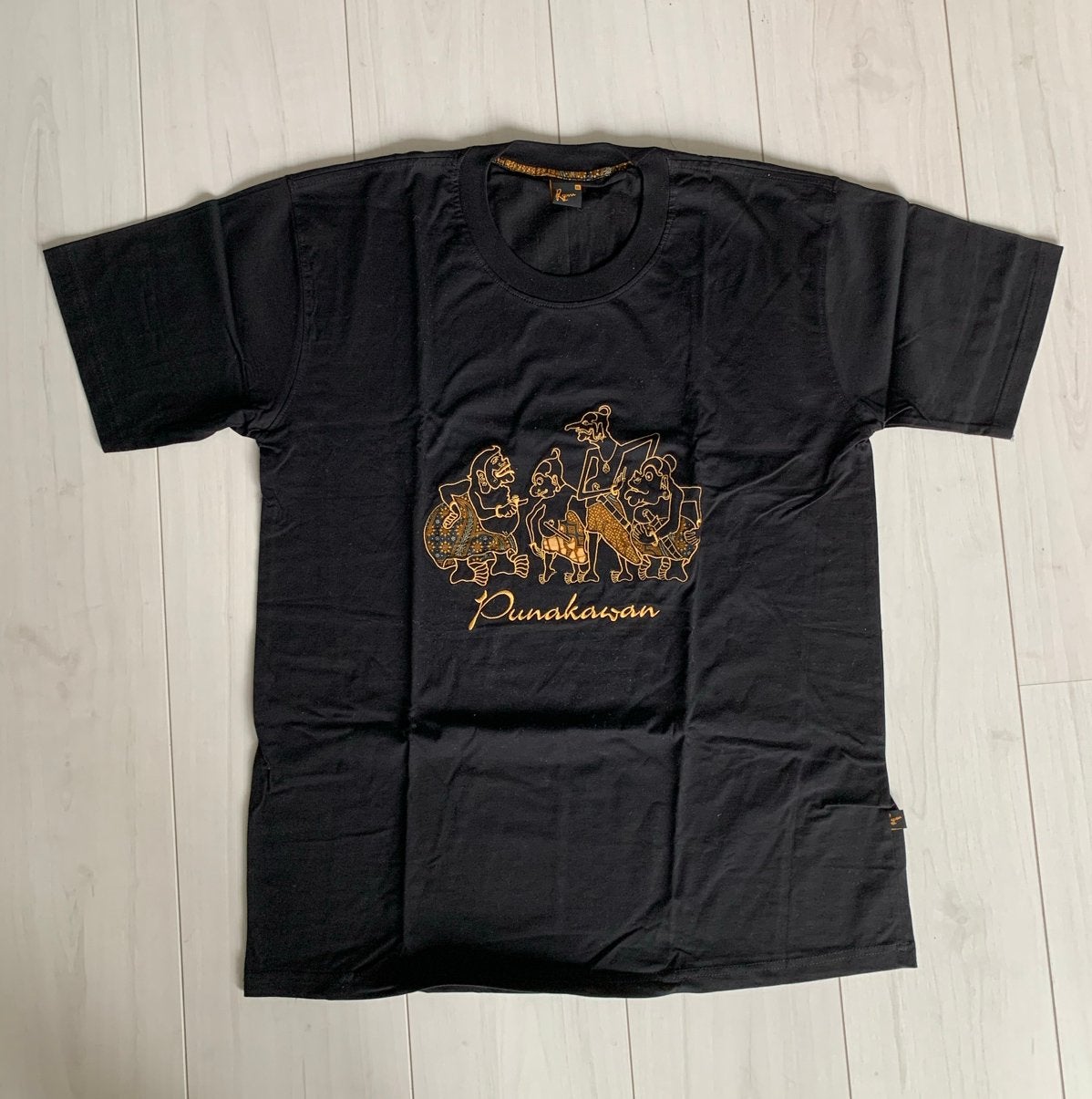 Zwart T-shirt met batik Punakawan geborduurd, nieuw- Maat XL, Ophalen of Verzenden, Nieuw, Maat 56/58 (XL), Zwart