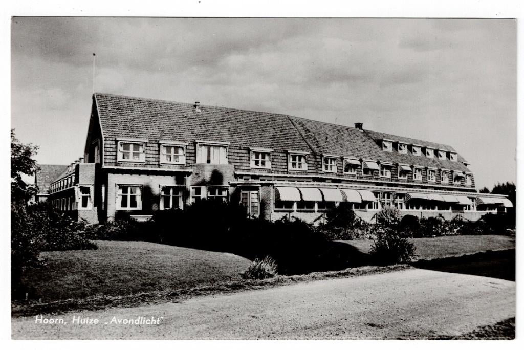 Hoorn, Zwaag. Fotokaart van Bejaardenhuis "Avondlicht"., Ophalen of Verzenden, 1920 tot 1940, Ongelopen, Noord-Holland