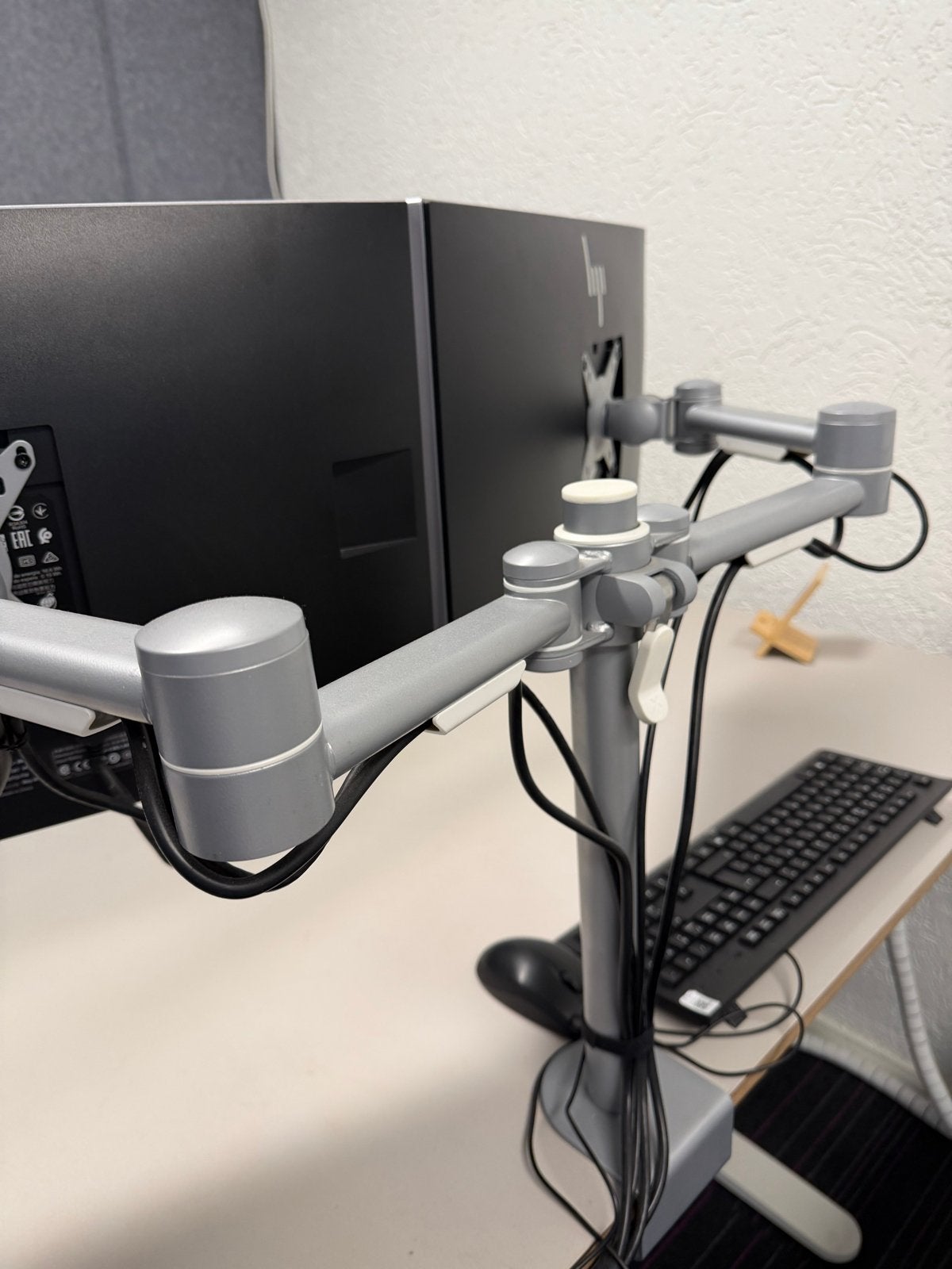 Monitorarm met 2 monitoren en kabel, Ophalen of Verzenden, Zo goed als nieuw