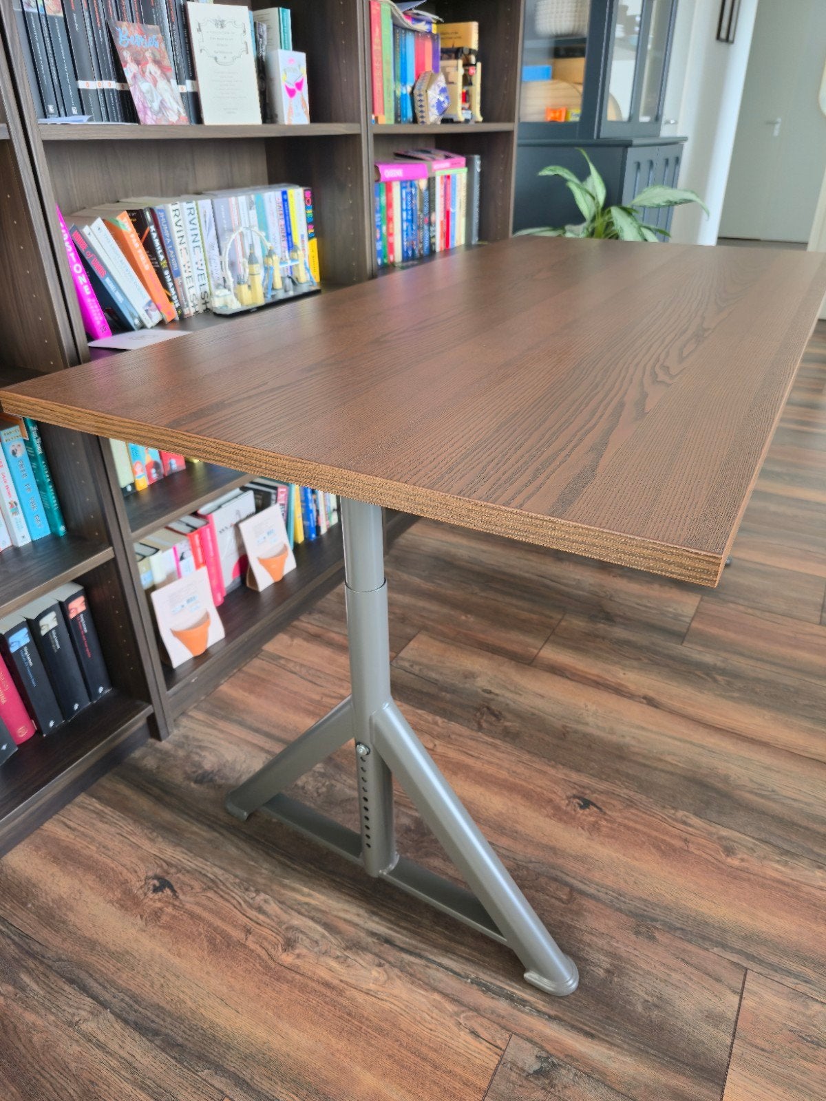 IKEA IDASEN Bureau - 160 x 80, Huis en Inrichting, Bureaus, Ophalen, 160 cm, Hout, Kabelgoot