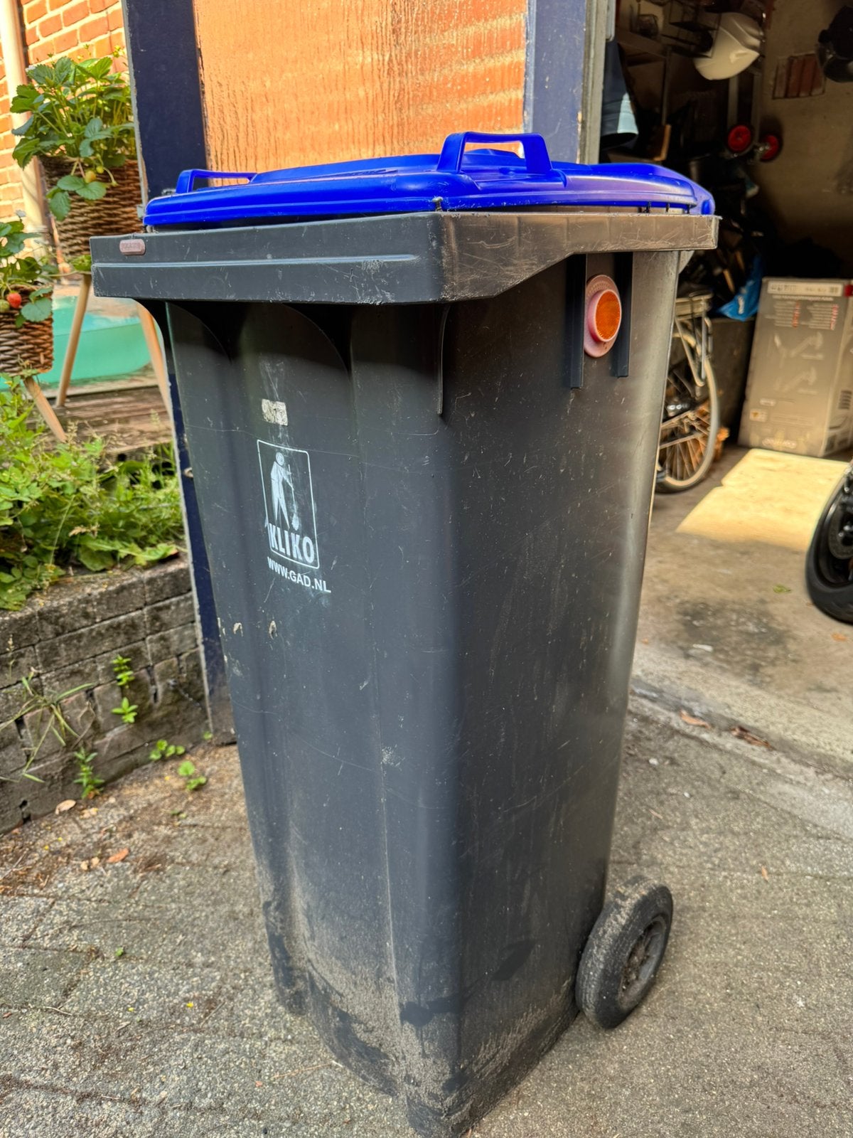 Blauwe afval container, 40 liter of meer, Ophalen, Zo goed als nieuw, Kunststof