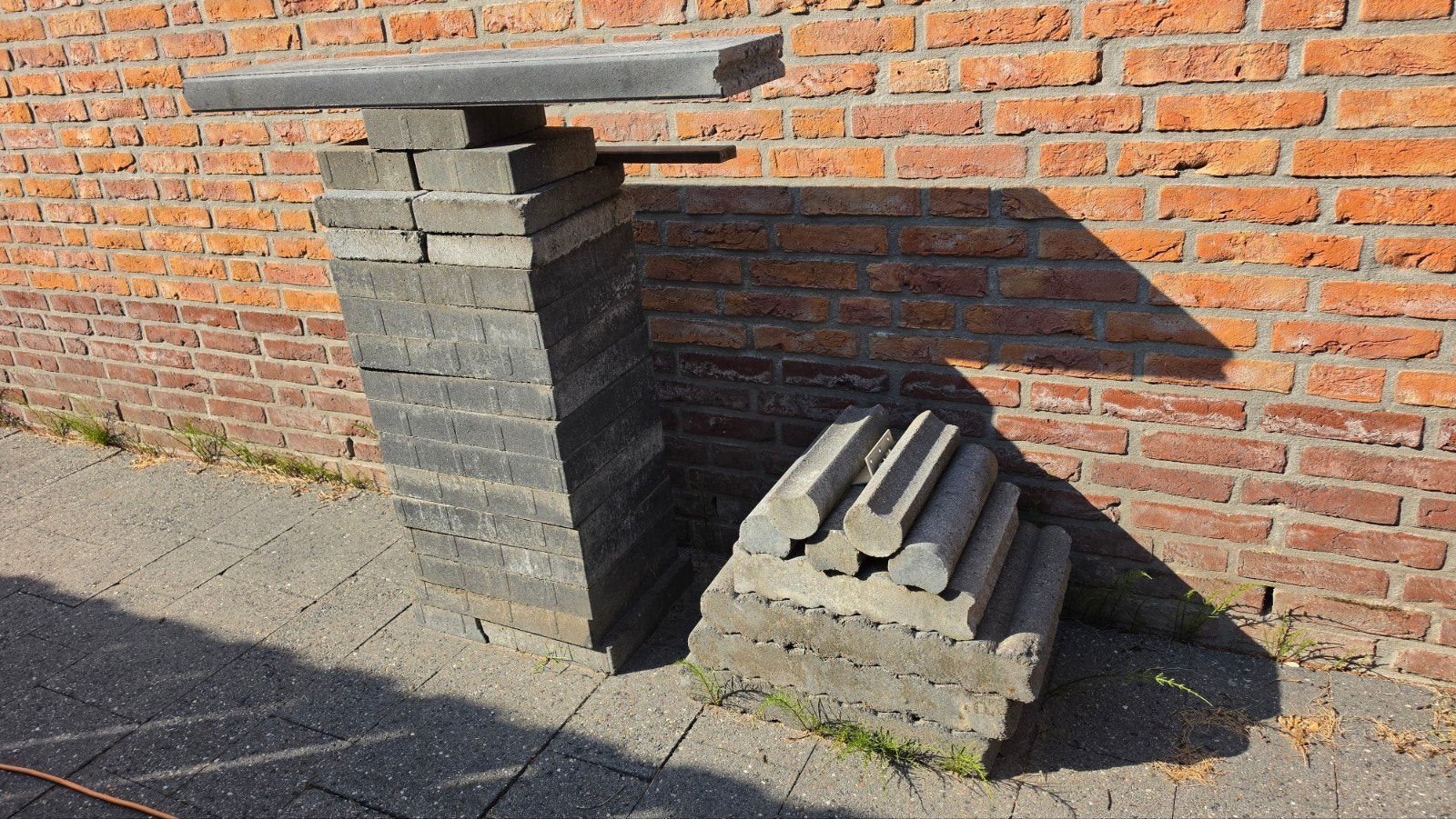 Gratis Tuintegels, band en betonnen palisaden, Tuin en Terras, Tegels en Klinkers, Ophalen, Gebruikt, Minder dan 5 m², Beton