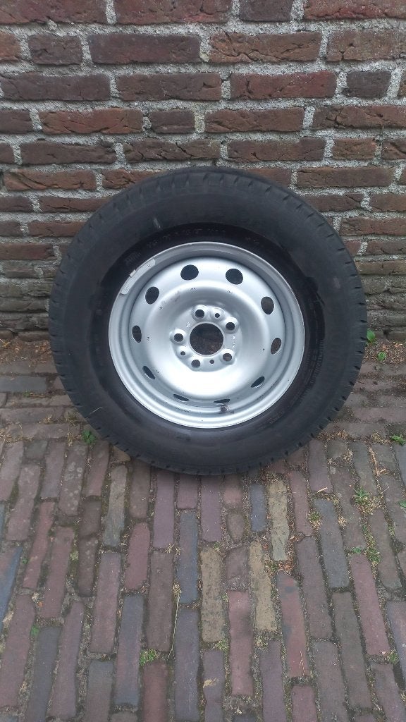 Reservewiel 215/70/R15  steek 5x118  prijs € 25, Auto-onderdelen, Banden en Velgen, Ophalen, 15 inch, Banden en Velgen, Zomerbanden