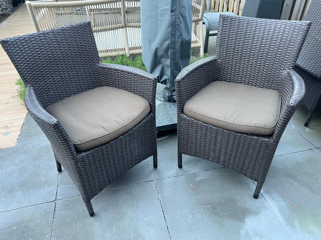 4 kunstof rotan stoelen met kussen, Ophalen, 4 zitplaatsen, Kunststof, Gebruikt