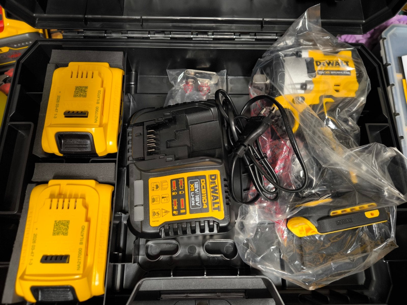 DeWalt DCF922 Slagmoersleutel met 2 accu's en lader, Ophalen, 600 watt of meer, Variabele snelheid, Overige typen