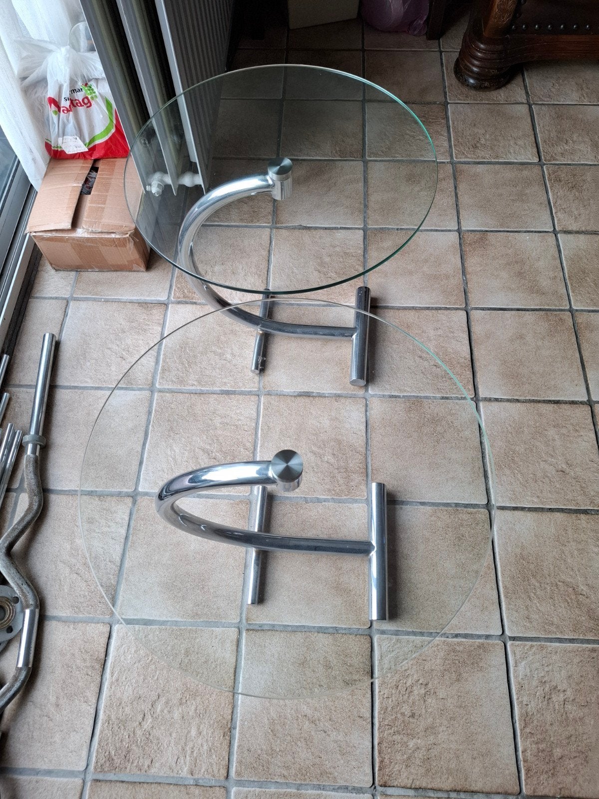 Set van 2 glazen bijzettafels met chromen onderstel, Ophalen, Minder dan 45 cm, Minder dan 55 cm, Gebruikt