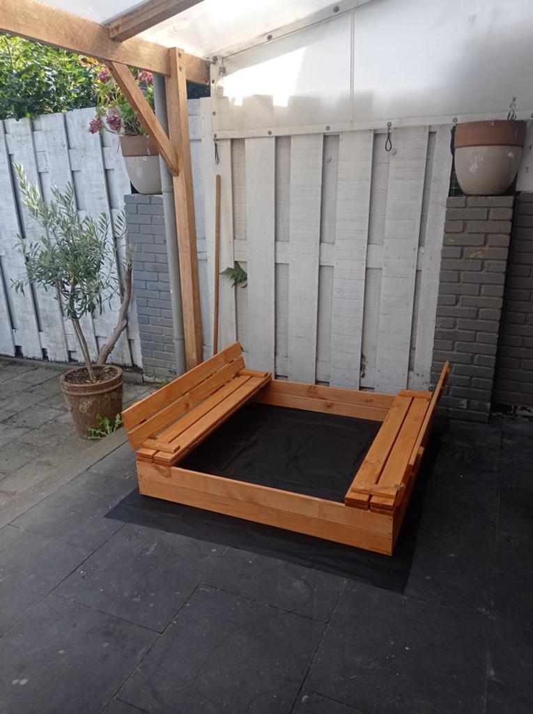 Houten zandbak met bankjes en afdekplaat, Ophalen, Gebruikt