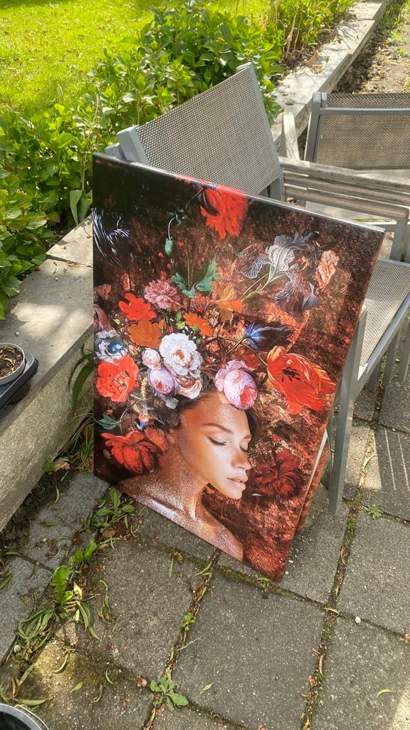 Canvas Vrouw met Bloemen in Haar 60x90, Ophalen