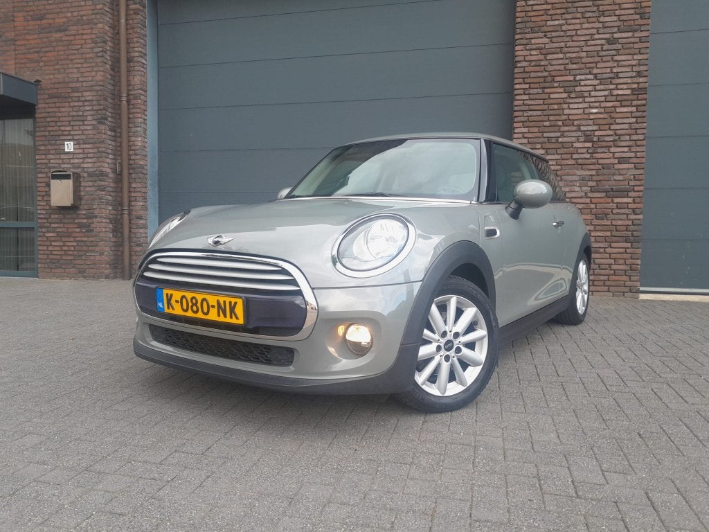 Mini 1.5 Cooper 86d KM Pano Schuifdak Clima Cruise APK Nieuw, Auto's, Voorwielaandrijving, 136 pk, Zwart, 4 stoelen
