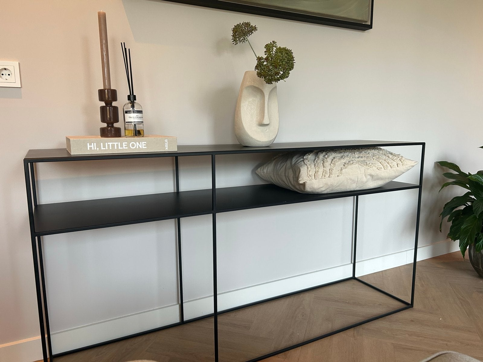 Goossens Zwart metalen side table, Ophalen, Met plank(en), Gebruikt, 100 tot 150 cm