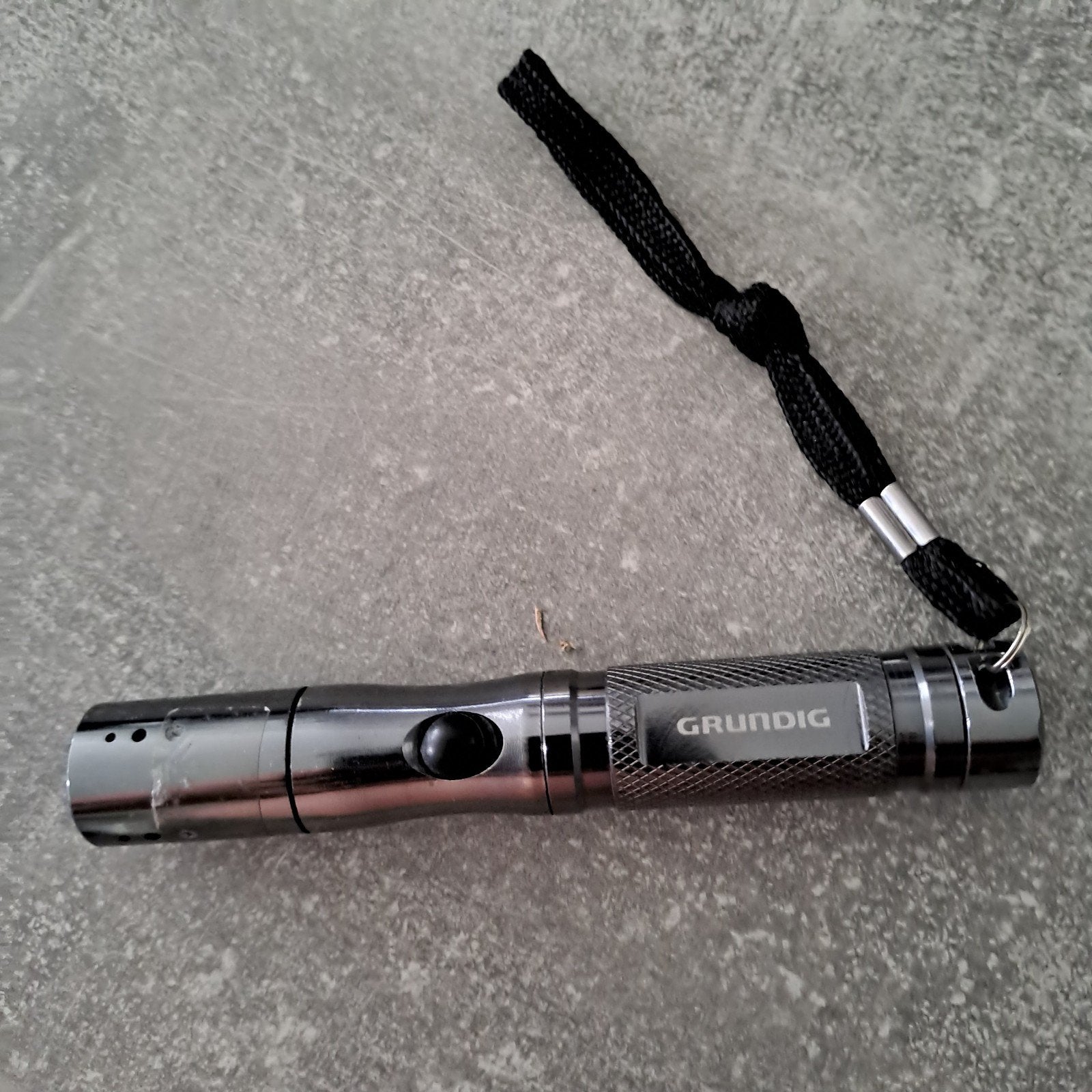 Grundig metalen zaklamp, Ophalen, Zo goed als nieuw, Batterij