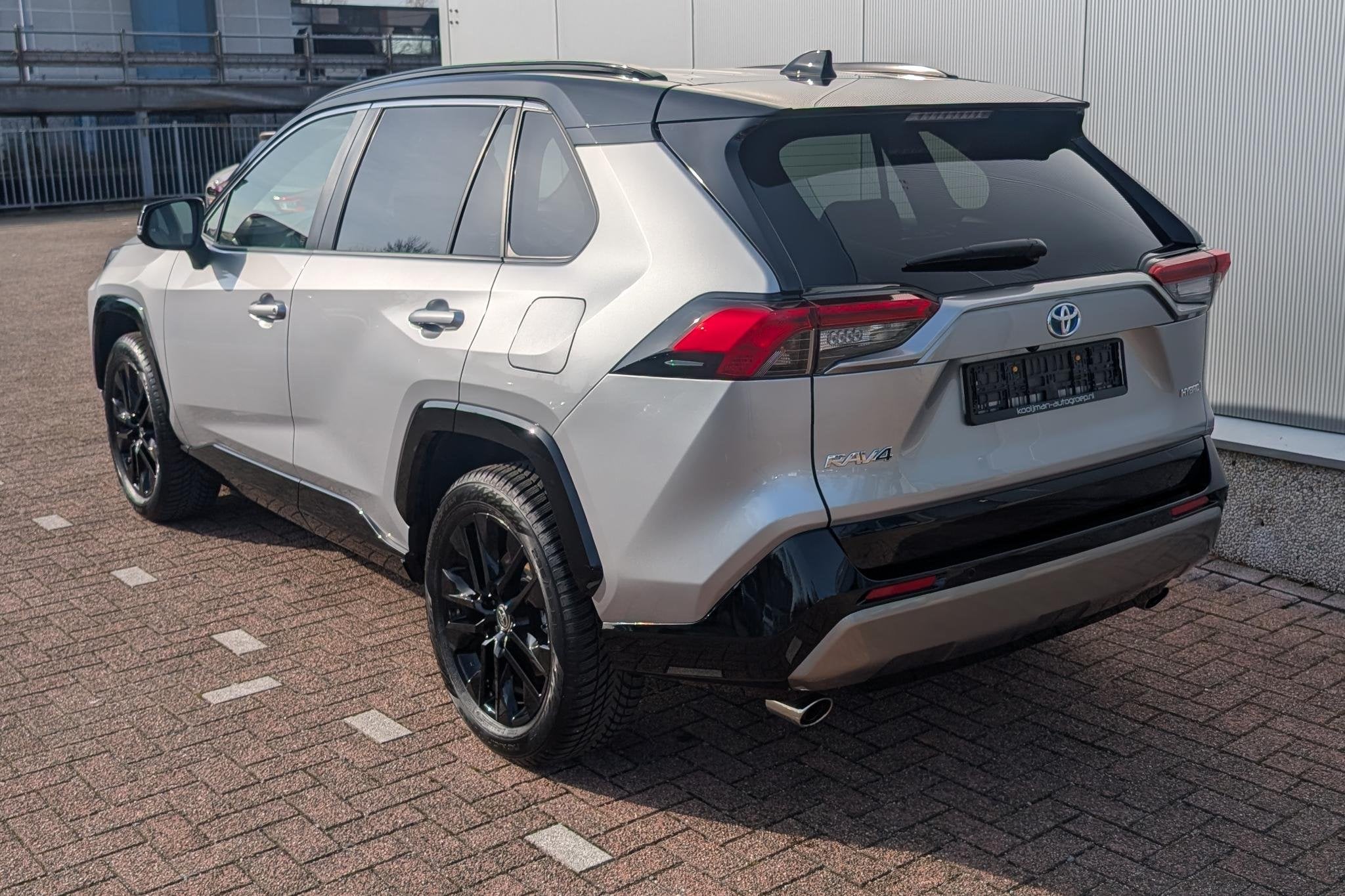 Toyota RAV4 AWD Bi-tone Stoel- & Stuurwielverwarming, Parkee, Auto's, Automaat, Dealer onderhouden, Gebruikt, Euro 6