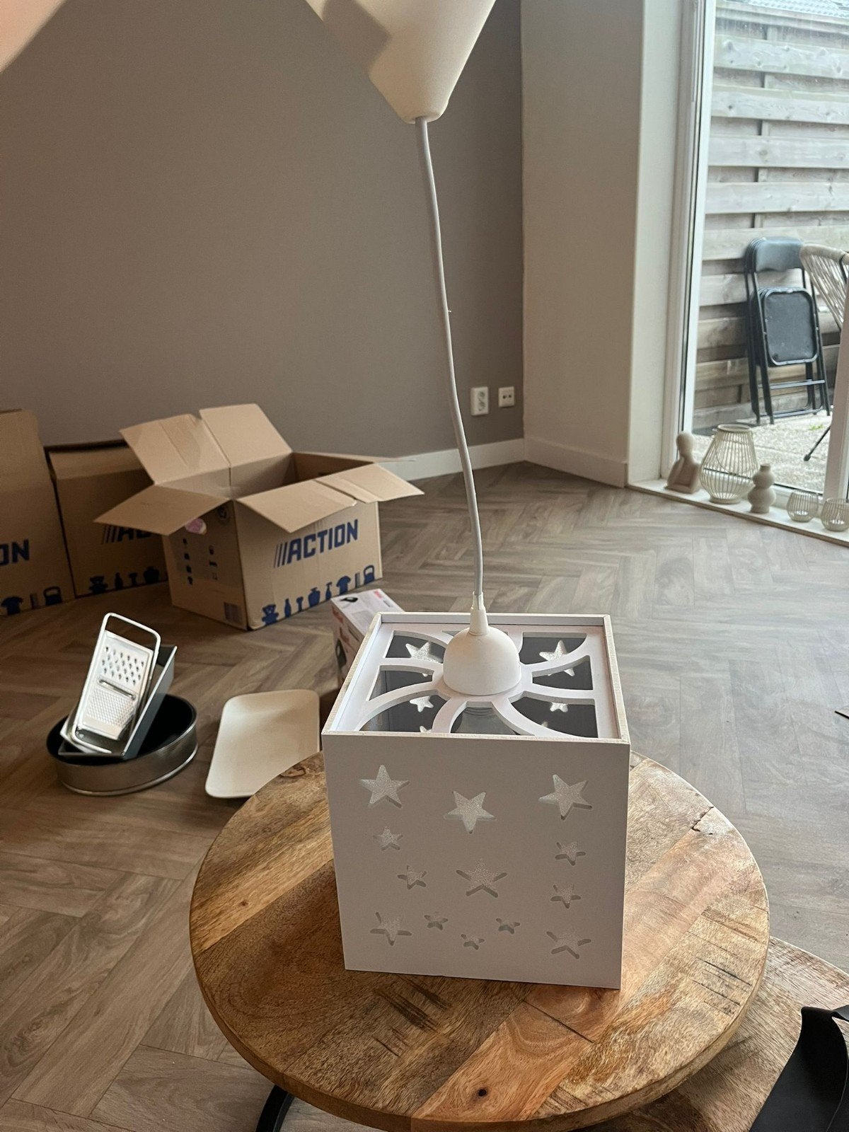 Witte hanglamp met sterrenpatroon, Ophalen, Zo goed als nieuw, Kunststof, Wit