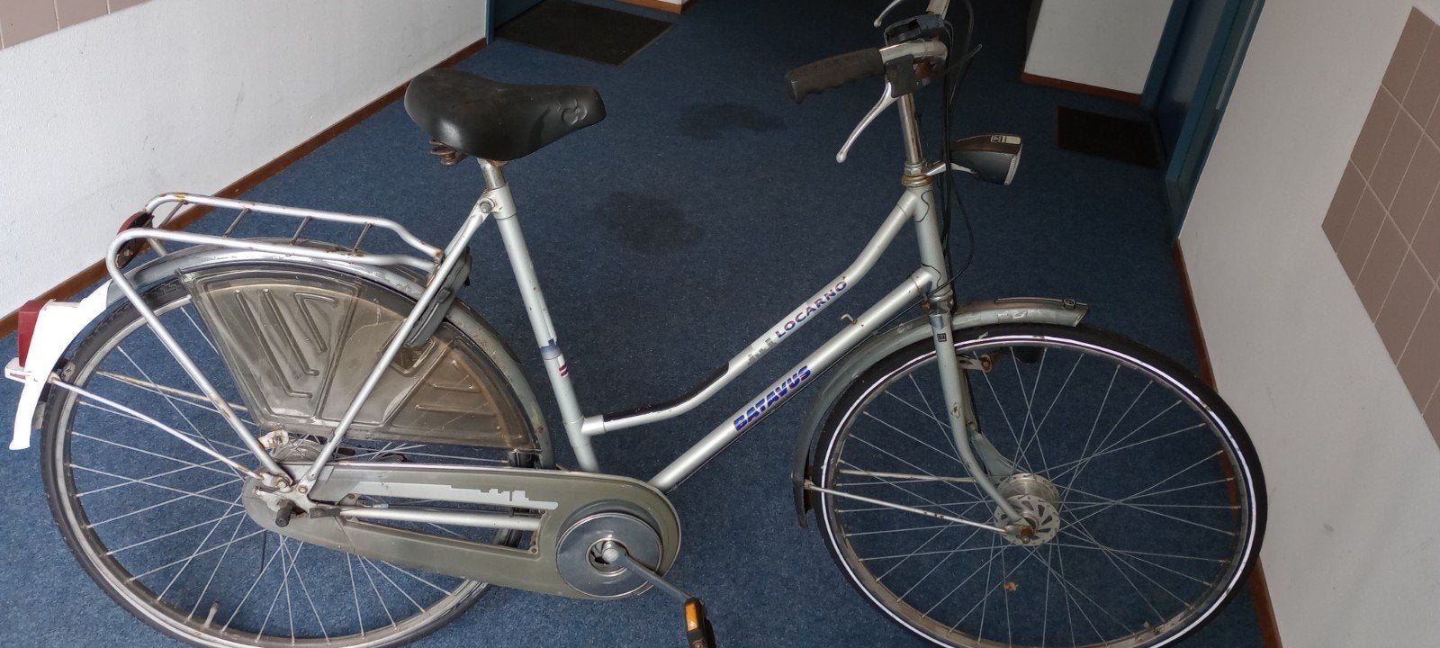 10€ Batavus damesfiets. met lekke achterband r- dam Kralinge, Ophalen, Gebruikt, Batavus, Versnellingen