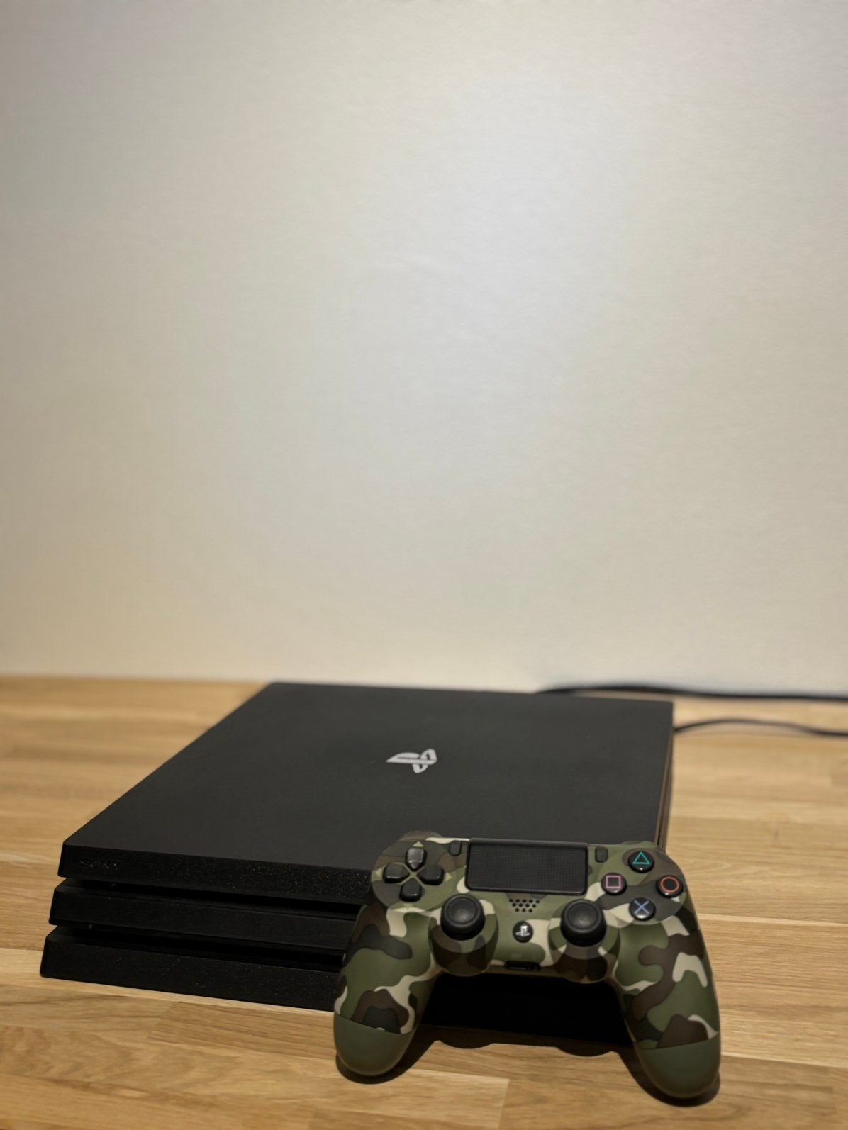 PS4 Pro Zwart + Camo Controller + Kabels, Spelcomputers en Games, Spelcomputers | Sony PlayStation 4, Gebruikt, Pro, 1 TB, Met 1 controller
