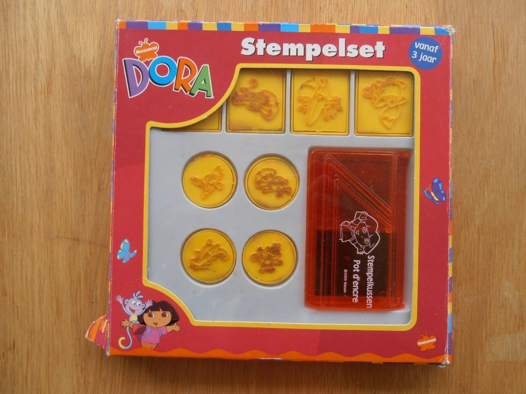 stempelset Dora, Ophalen of Verzenden, Zo goed als nieuw, Knutselen