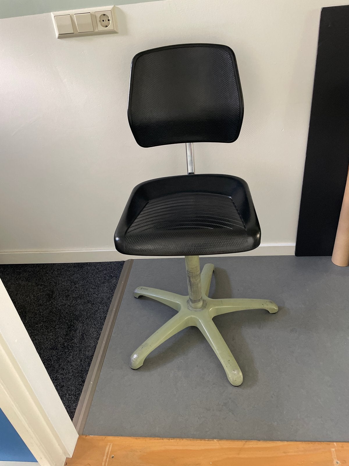 Score Werkplaatsstoel verstelbaar, PU zitting, Huis en Inrichting, Ophalen, Gebruikt, Zwart, Bureaustoel