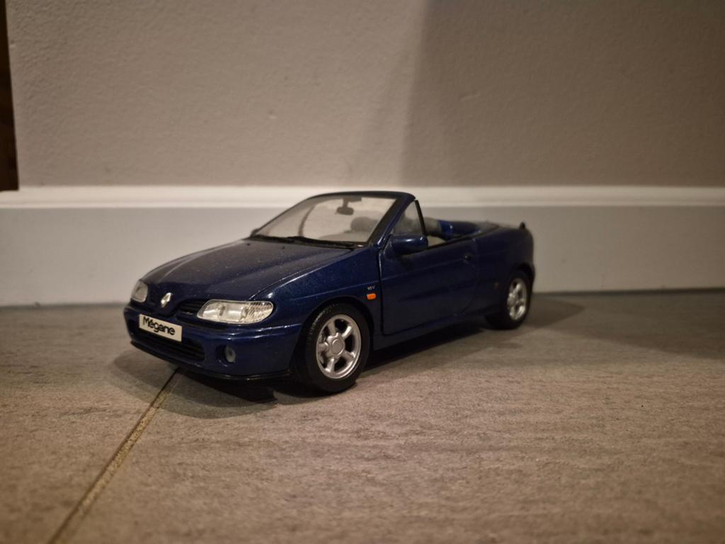 Renault Megane Cabriolet, Hobby en Vrije tijd, Modelauto's | 1:18, Zo goed als nieuw, Auto, Overige merken, Ophalen of Verzenden