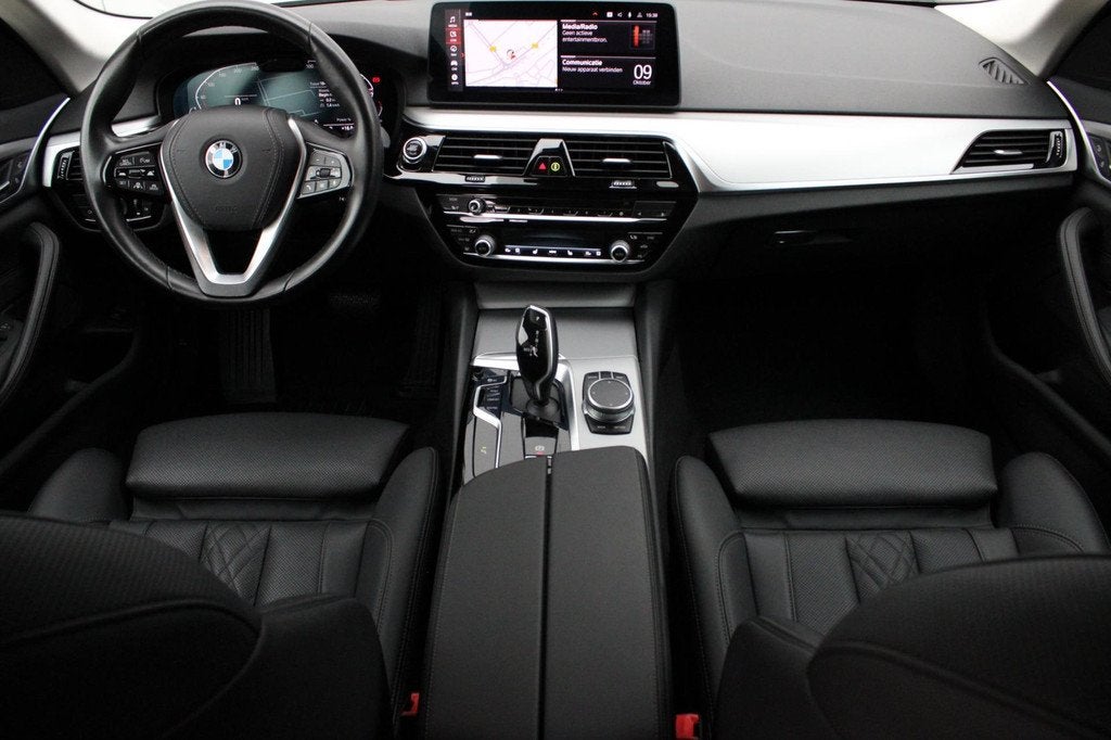 BMW 5-serie Touring 530i Executive 1 Jaar GARANTIE ACC I VIR, Auto's, BMW, Automaat, 1998 cc, Achterwielaandrijving, Gebruikt
