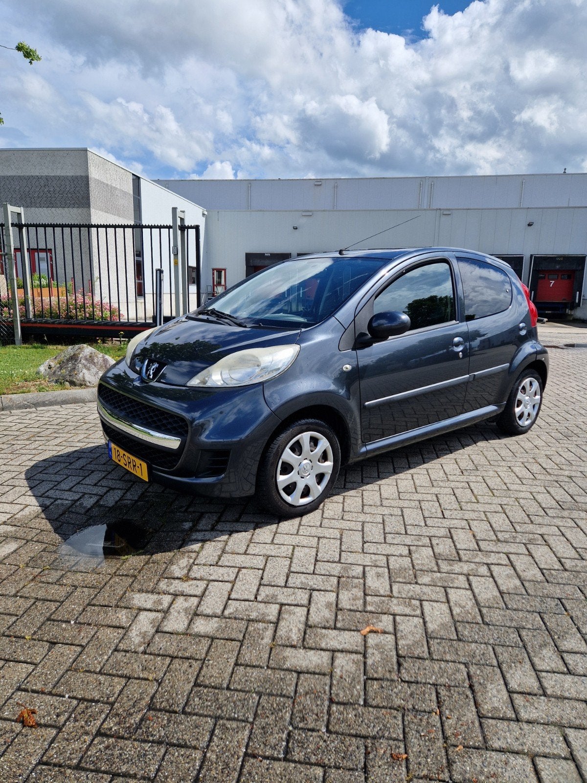 Peugeot 107 1.0 12V 5DR 2011 Grijs APK 4-6-2027, Auto's, Peugeot, Voorwielaandrijving, 4 stoelen, 68 pk, Origineel Nederlands