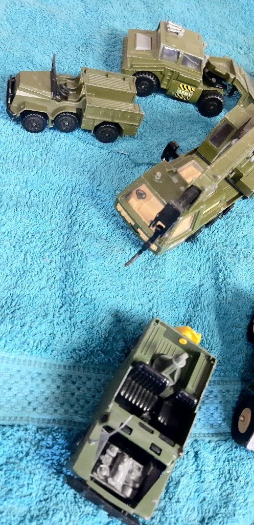 Metalen legervoertuigen en plastic soldaten, Ophalen, Gebruikt