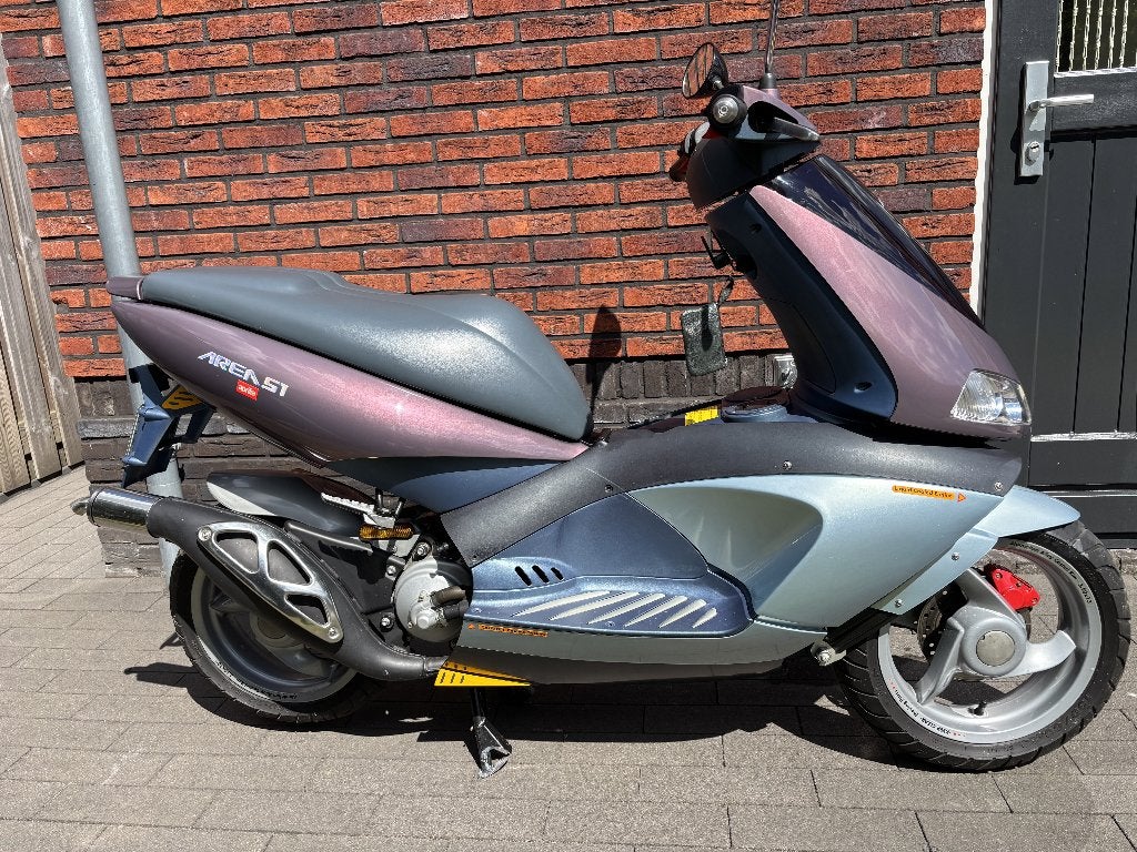 Aprilia Area 51, Fietsen en Brommers, Ophalen, Maximaal 45 km/u, 49 cc, Zo goed als nieuw