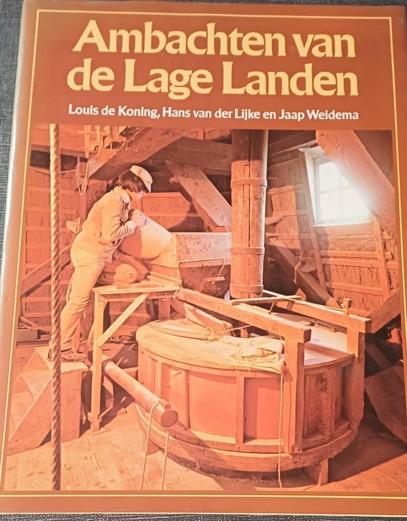 Ambachten van de Lage Landen - Louis de Koning e.a. (1980), Ophalen of Verzenden, Gelezen, Overige onderwerpen