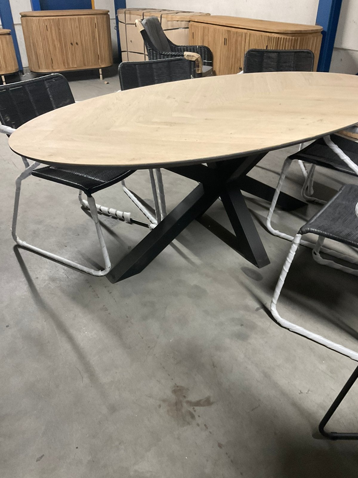 Nieuw ovale eiken tafelblad 200 x 110cm, visgraadmotief, Ophalen, 100 tot 150 cm, 200 cm of meer, Zo goed als nieuw