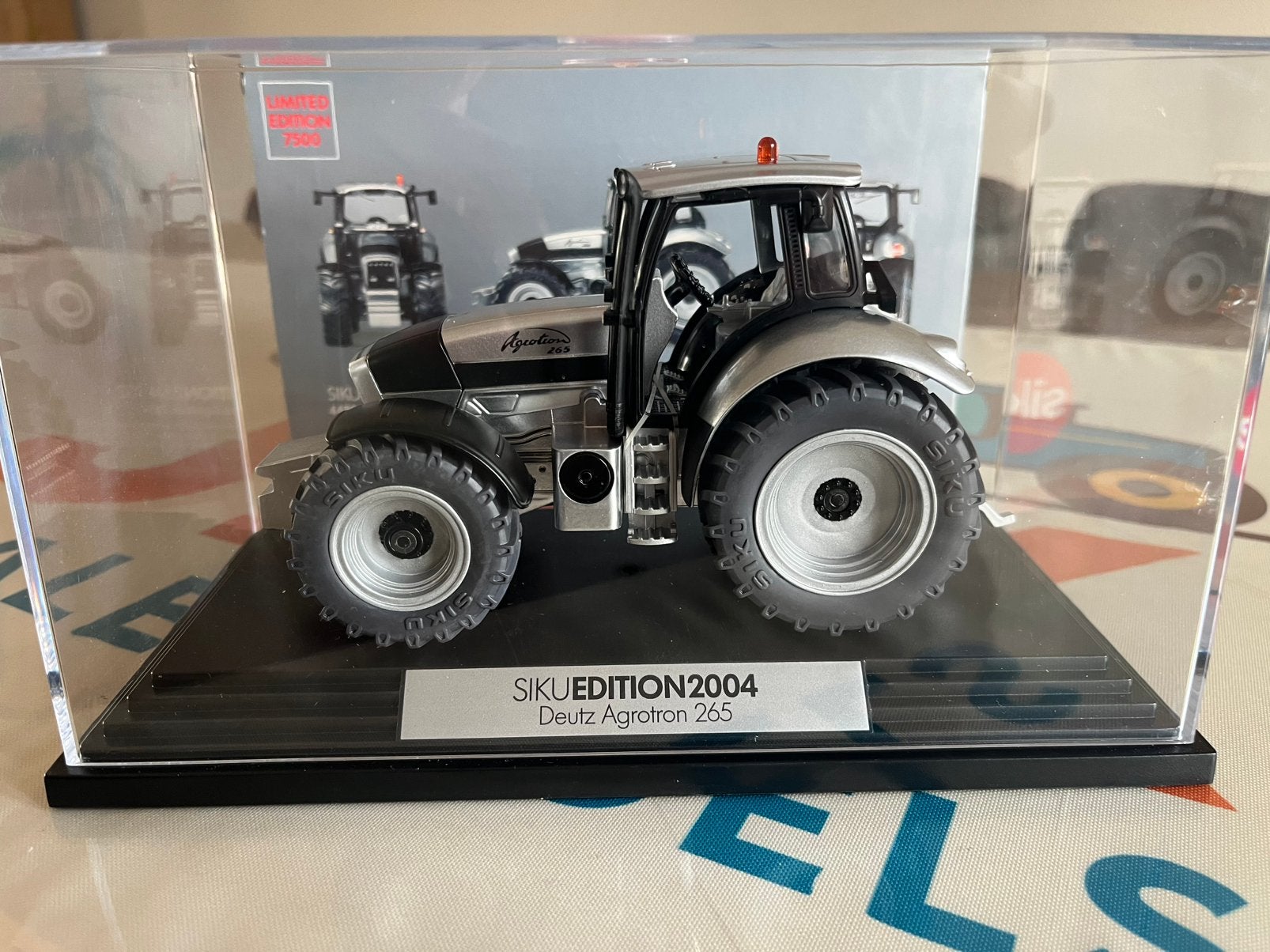 Deutz Agrotron 265 tractor Zilver Siku 2004 4480 Nieuw, Ophalen of Verzenden, Nieuw, Tractor of Landbouw, SIKU