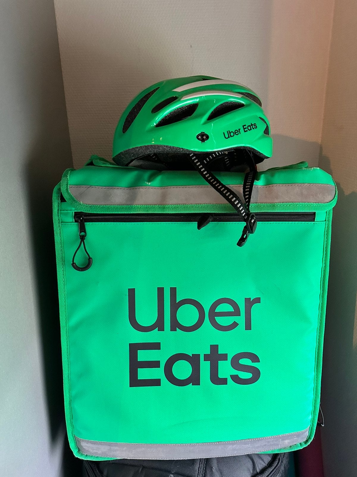 Bag Uber eats, Sieraden, Tassen en Uiterlijk, Tassen | Reistassen en Weekendtassen, Ophalen of Verzenden, Zo goed als nieuw, 30 cm of meer
