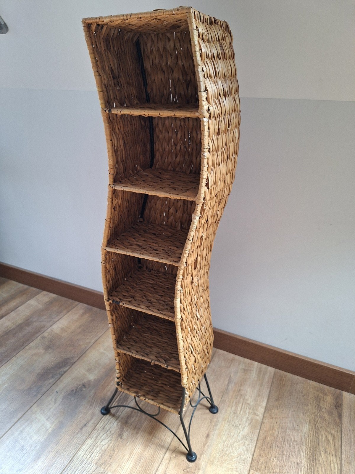 Unieke rotan boekenkast/opbergrek - Gebogen design, Met plank(en), Minder dan 50 cm, Gebruikt, Ophalen of Verzenden