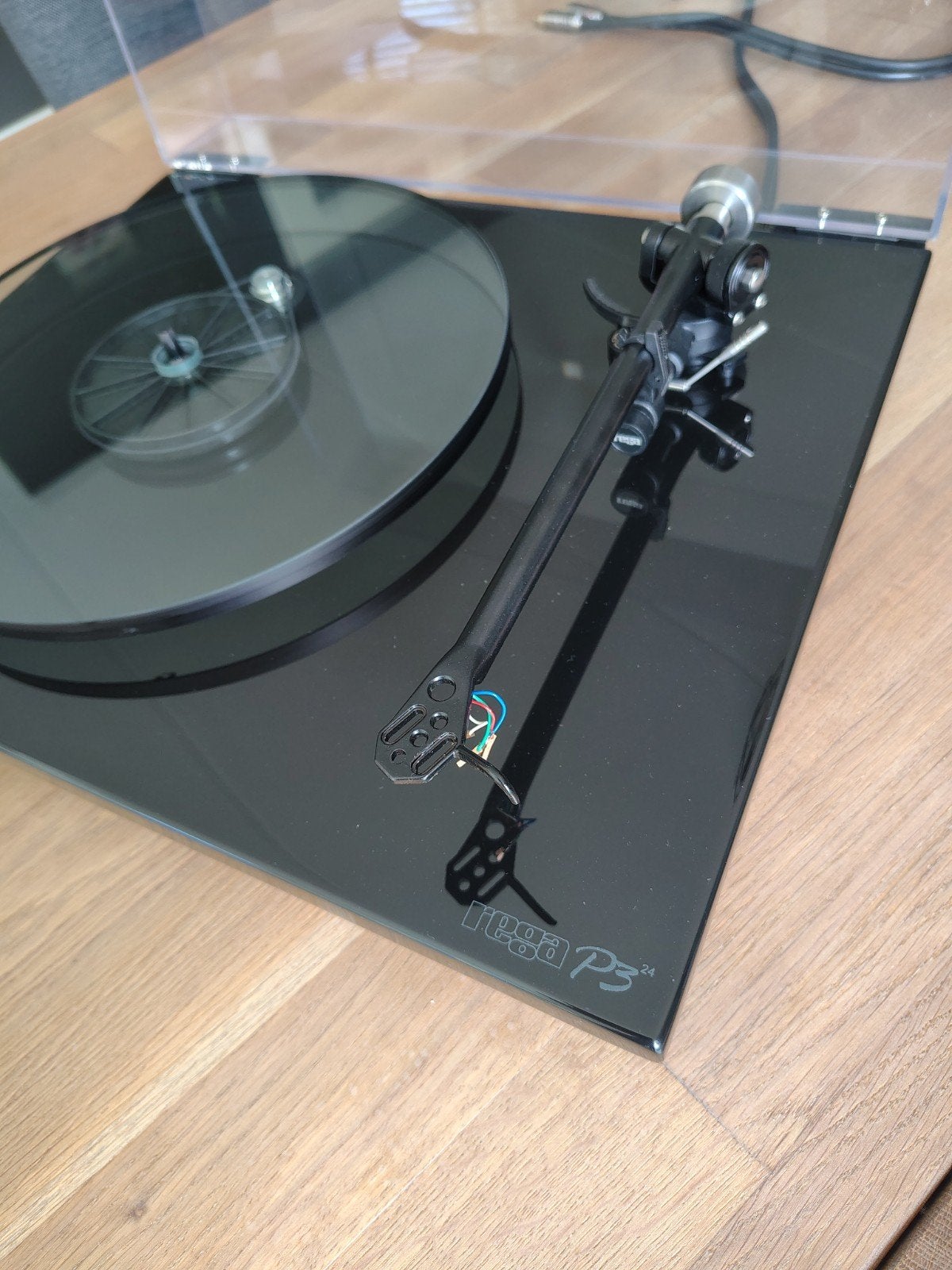 Rega P3 24 Platenspeler hoogglans met TT PSU, Ophalen of Verzenden, Gebruikt, Platenspeler, Overige merken