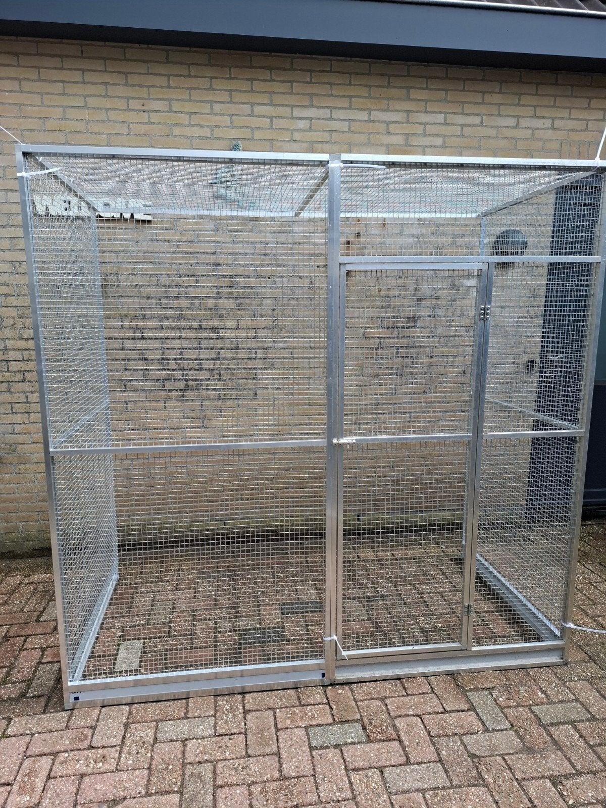 Voliere met morsrand van aluminium gazen panelen, Ophalen, Aluminium, Volière