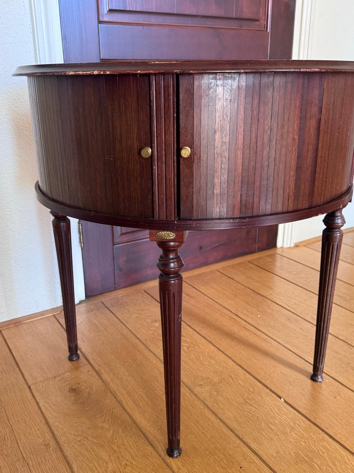 Antieke ronde bijzettafel met rolluikdeurtjes, Antiek en Kunst, Antiek | Meubels | Tafels, Ophalen