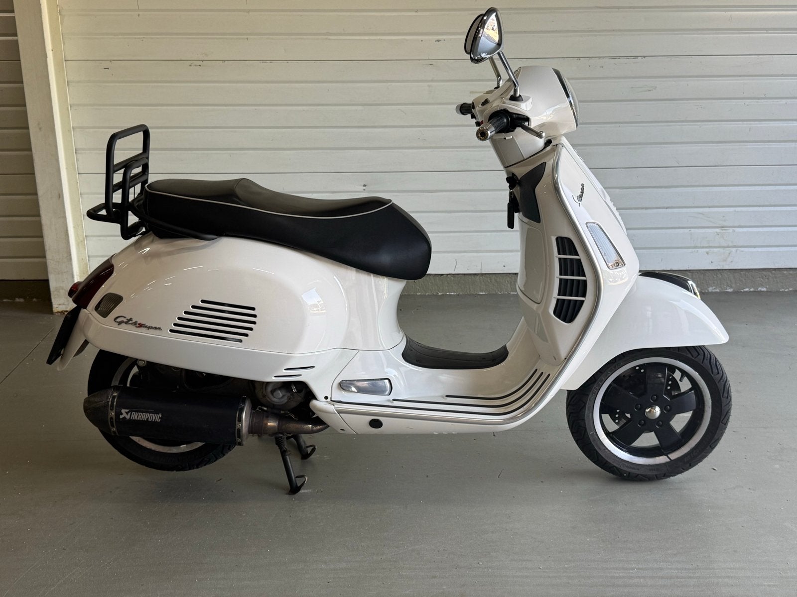 Vespa GTS Super 300 HPE - Wit - Akrapovic uitlaat, Gebruikt, Overige modellen, 300 cc, Maximaal 45 km/u