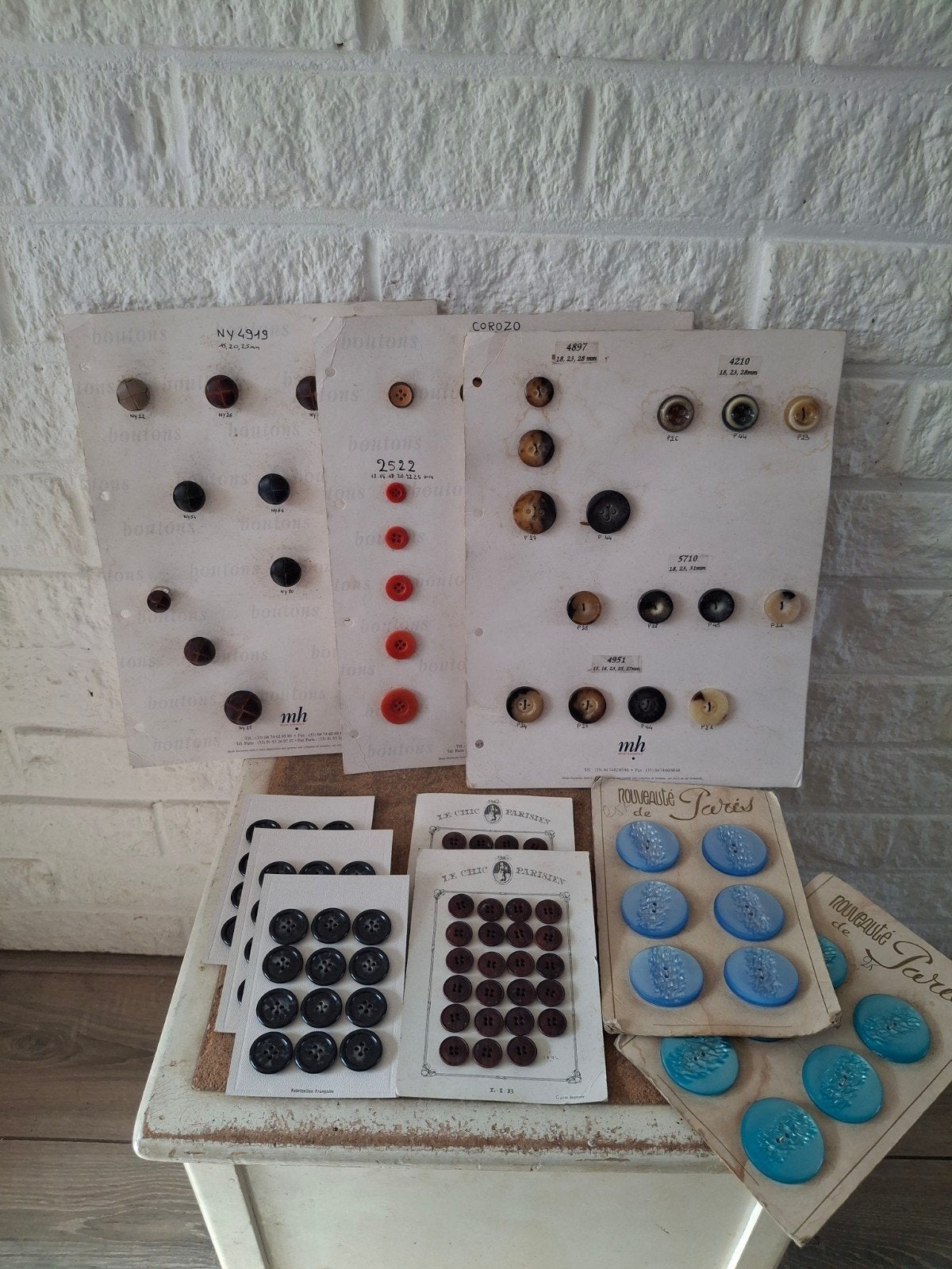 Grote collectie vintage knopen - diverse kleuren en maten, Ophalen of Verzenden, Gebruikt, Knoop of Knopen