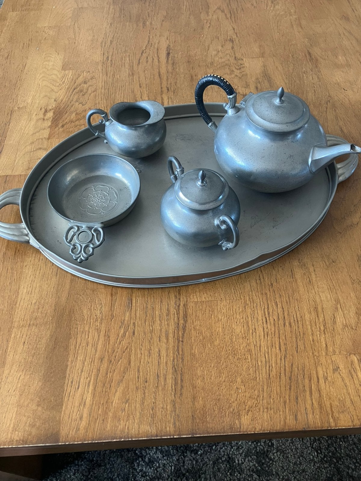 Tinnen thee servies, Ophalen