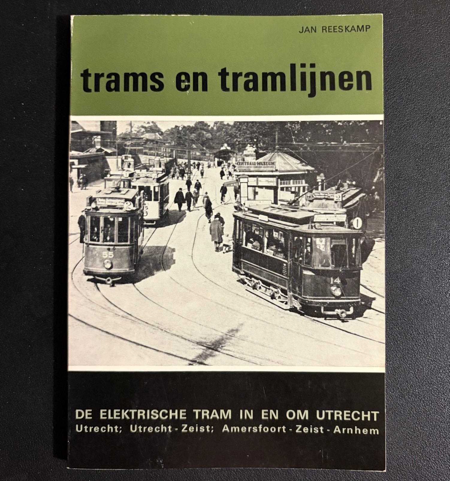 De elektrische tram in en om Utrecht (1972), Ophalen of Verzenden, Zo goed als nieuw, Tram, Boek of Tijdschrift