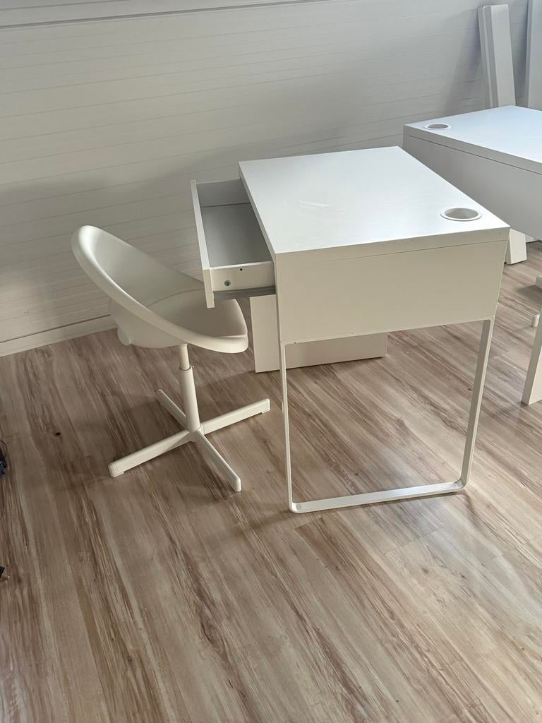IKEA MICKE Bureau Wit, Huis en Inrichting, Met lades, Spaanplaat of MDF, Ophalen of Verzenden, Zo goed als nieuw