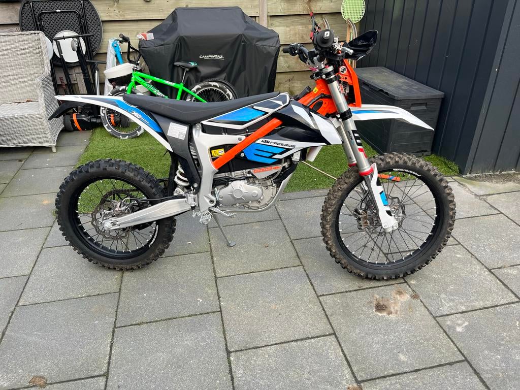 KTM E-XC 2023  15 uur 395 km, Particulier, Enduro, 1 cilinder, 12 t/m 35 kW