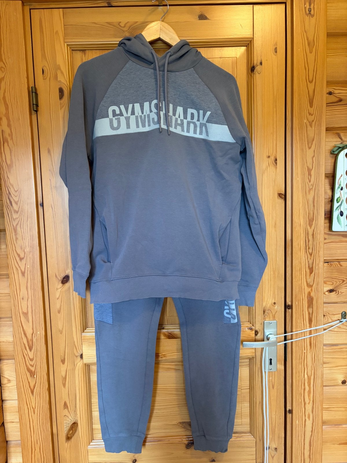 Trainingspak huispak Gymshark grijs broek S shirt M, Ophalen of Verzenden, Zo goed als nieuw, Maat 38/40 (M), Grijs