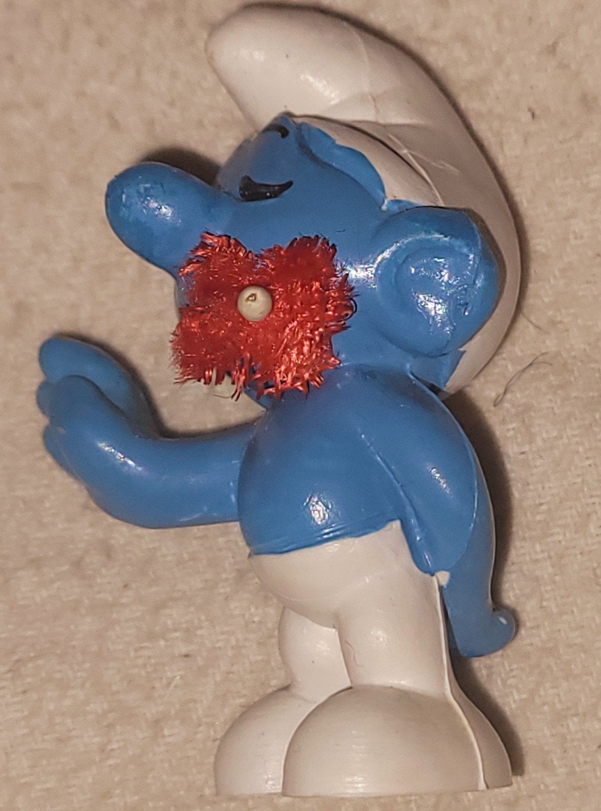 Smurf met rode velours bloem in mond 1e versie 2.0019, Verzenden, Gebruikt, Overige Smurfen, Poppetje, Figuurtje of Knuffel