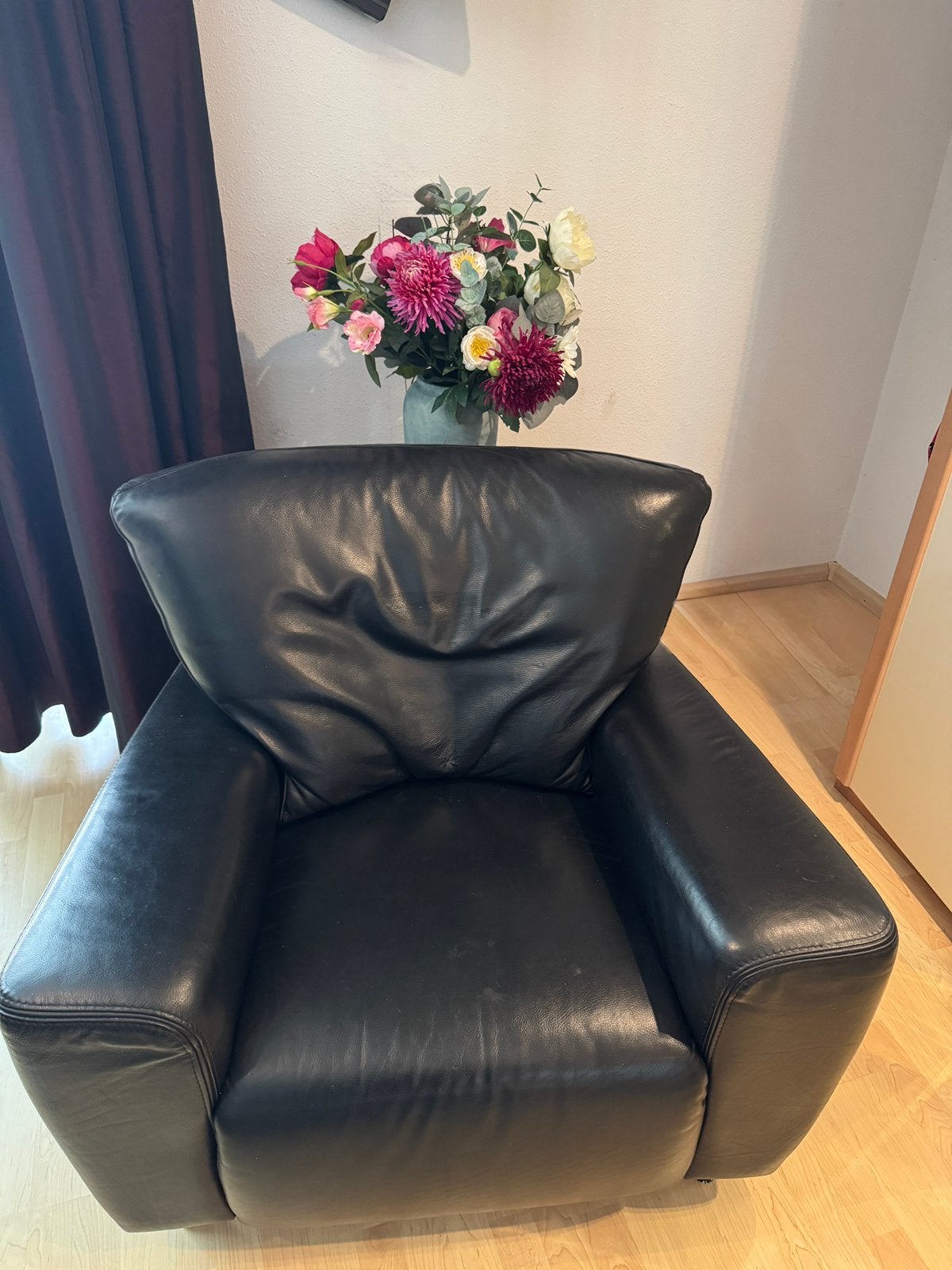 Toffe stoel! Zwart leer - gratis afhalen, Ophalen, Zo goed als nieuw, 100 tot 125 cm, Leer
