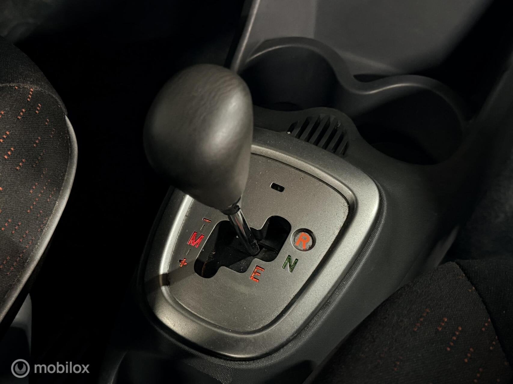 Peugeot 107 1.0-12V XS Carplay/airco/elektrische ramen/AUT, Auto's, Euro 5, Gebruikt, 4 stoelen, Origineel Nederlands