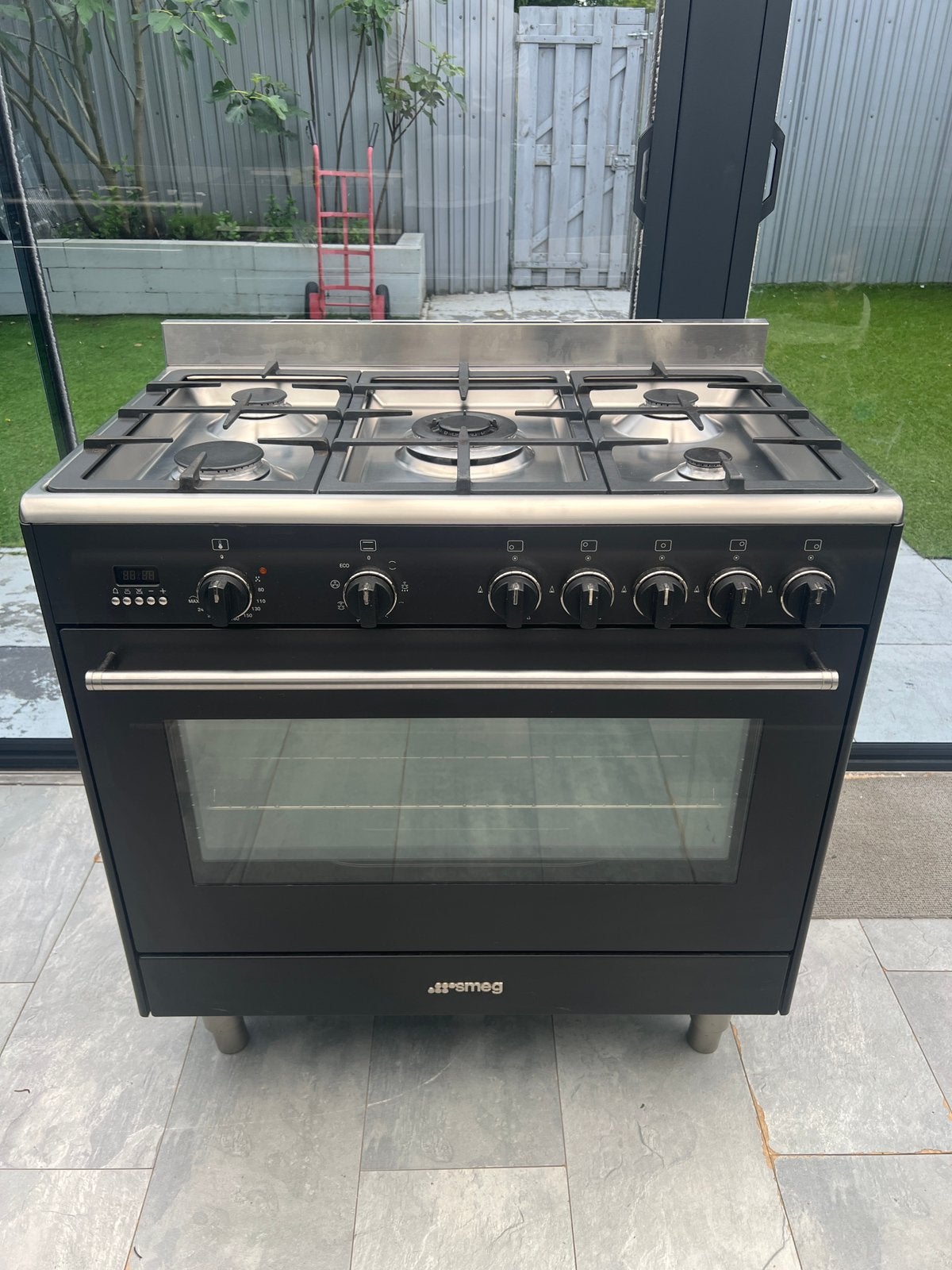 Gasfornuis 90 cm *Smeg* zwart, 60 cm of meer, Ophalen of Verzenden, Zo goed als nieuw, Gas