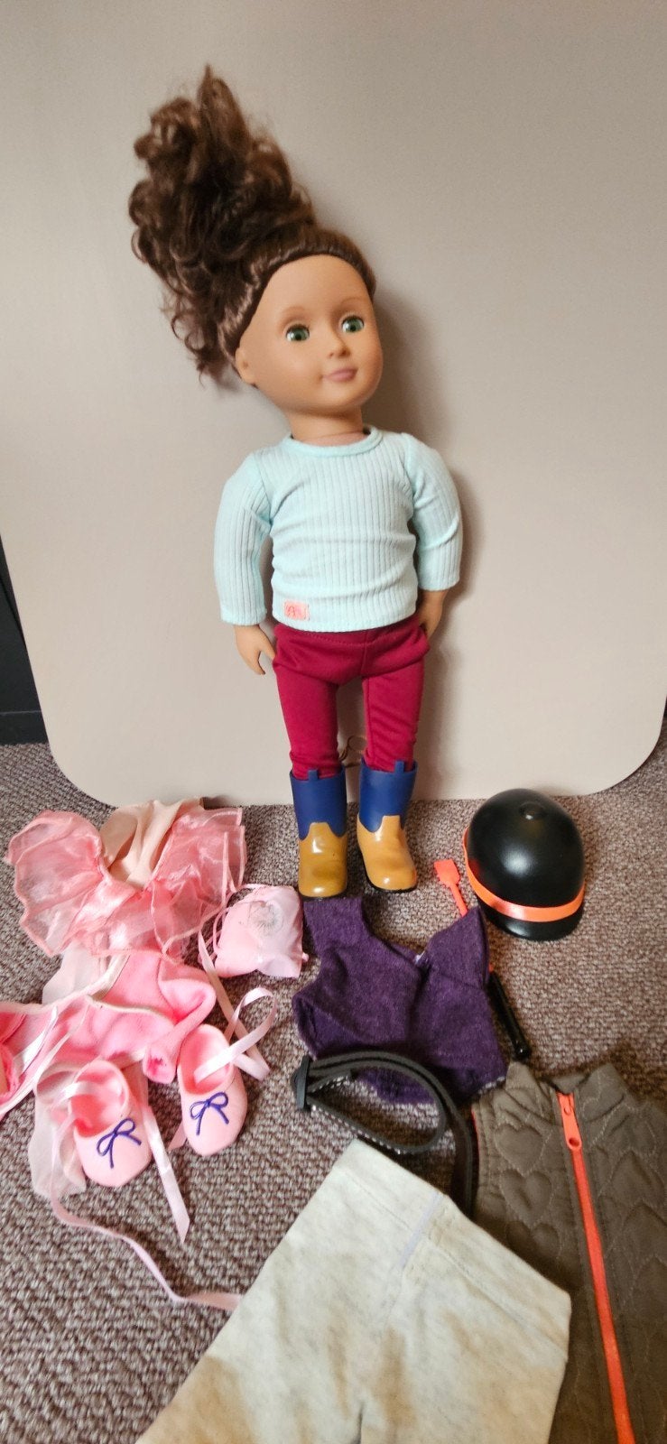 Our Generation pop met extra kleding en accessoires, Kinderen en Baby's, Ophalen of Verzenden, Zo goed als nieuw, Overige typen