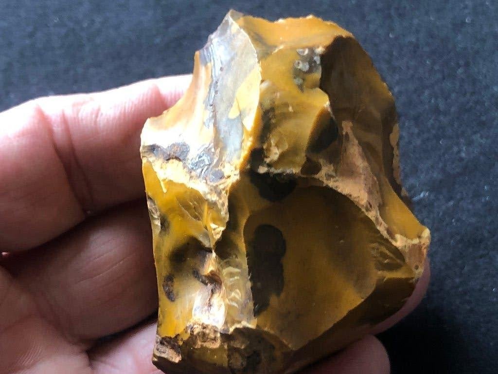 Bodemvondst werktuig NEANDERTHALER uit FONTMAURE kleur!!, Antiek en Kunst, Ophalen of Verzenden